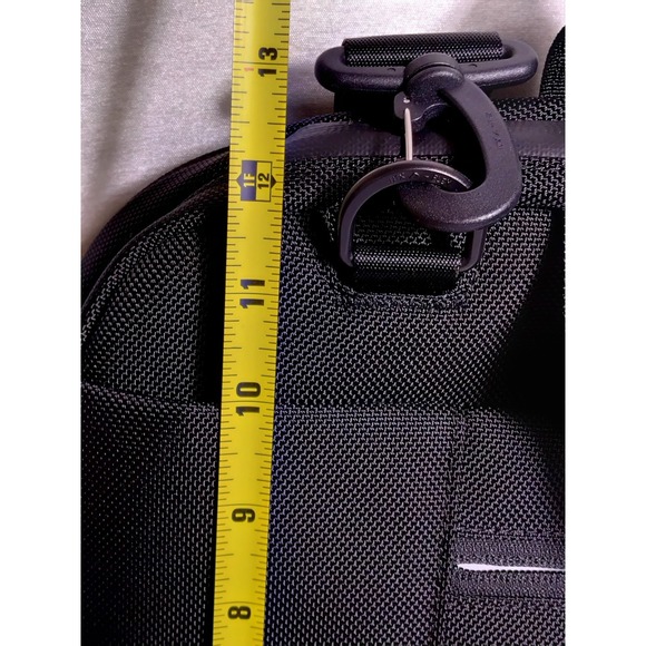 Aer Black Laptop Carry Spacious Bag 17" X 13" - Picture 7 of 10